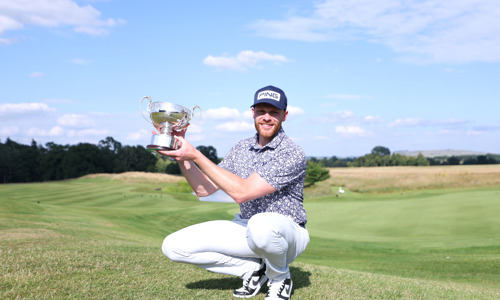 Howarth chips in to win English PGA Championship