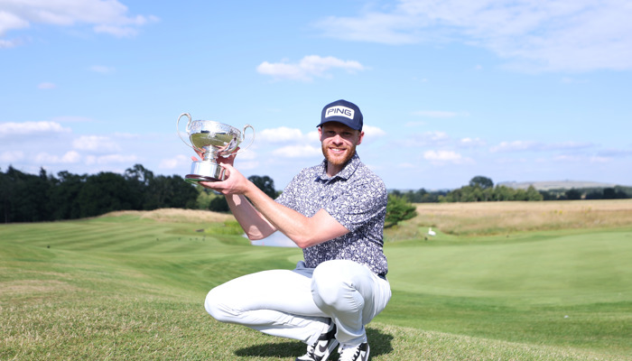 Howarth chips in to win English PGA Championship