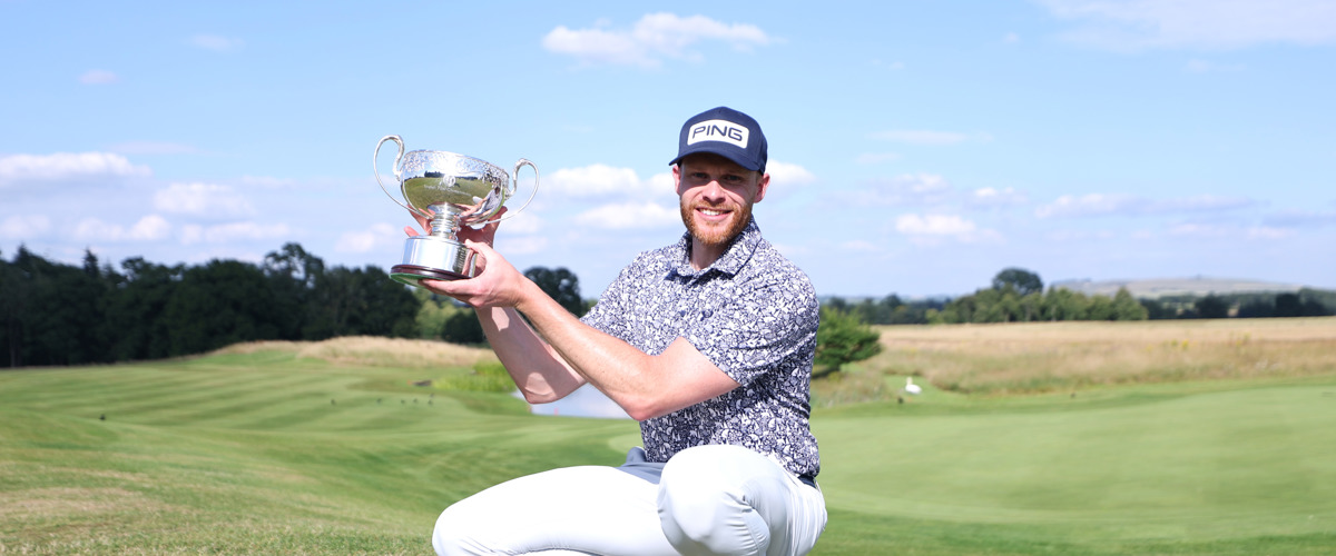 Howarth chips in to win English PGA Championship